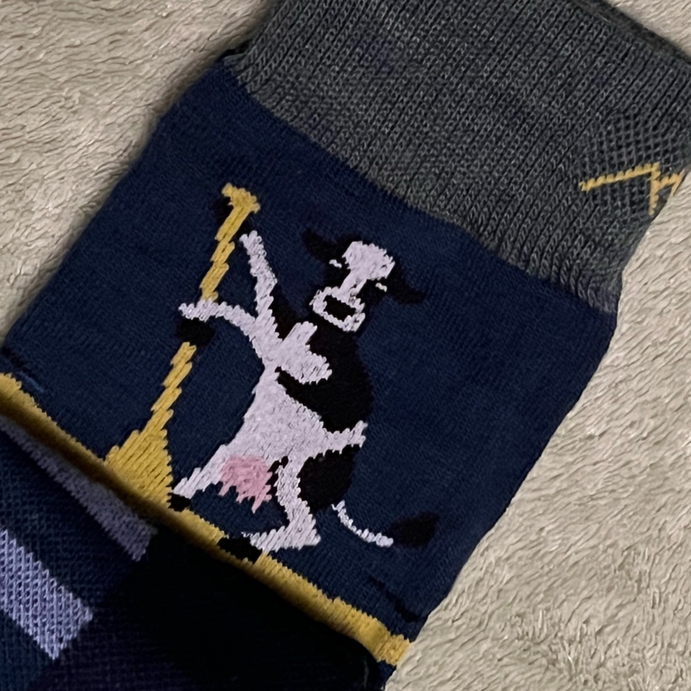 NWT Darn Tough cow socks sz L